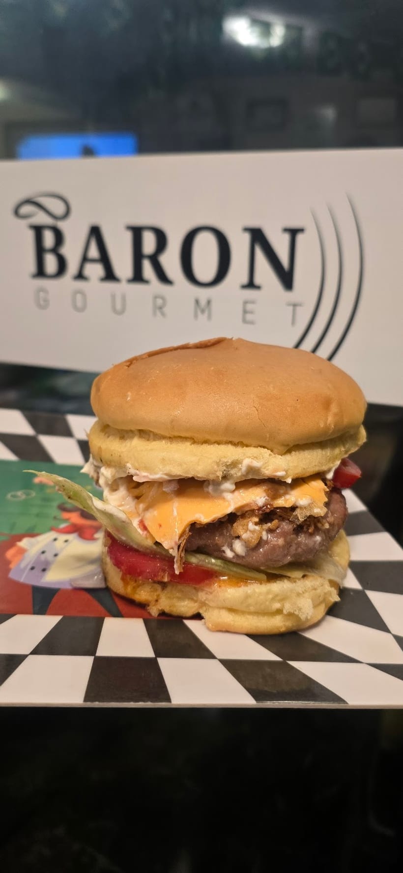Baron Hambúrguer — pão, carne e queijo